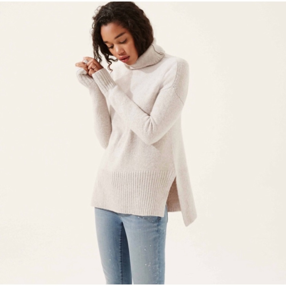 LOU & GREY light grey turtleneck